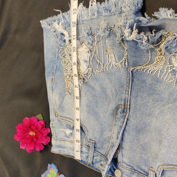 AKIRA Denim shorts Rhinestone fringed. - Picture 10 of 11